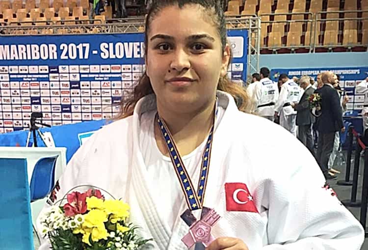 Kübranur Esir Avrupa üçüncüsü... gorseli