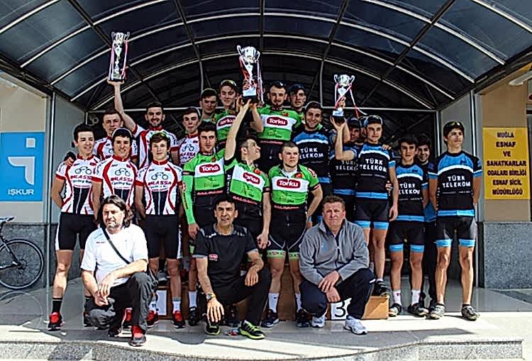 Sivaslı bisikletçiler takım halinde üçüncü oldu gorseli