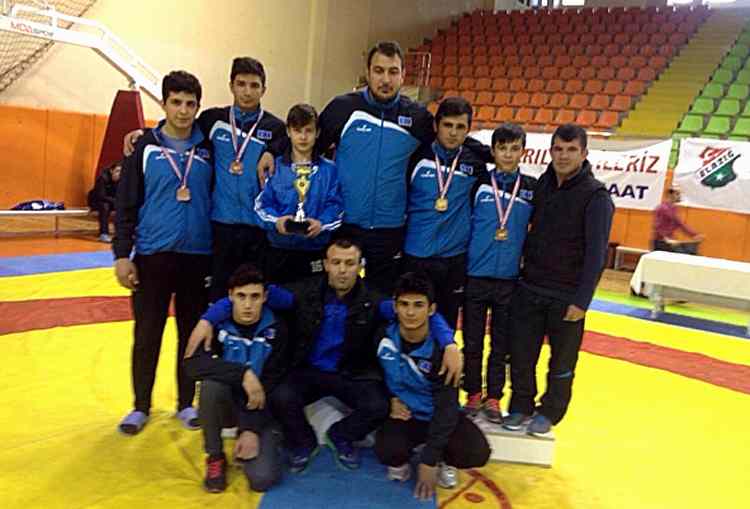 Afyonlu güreşçiler takım halinde Türkiye üçüncüsü oldu gorseli